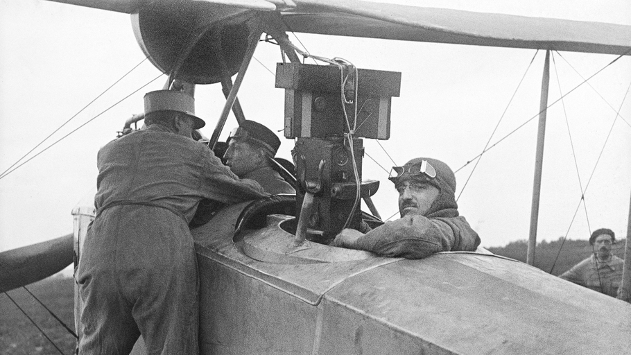 Dans les airs : le cinéma aérien. historique (rapide) de la prise de vues aériennes 