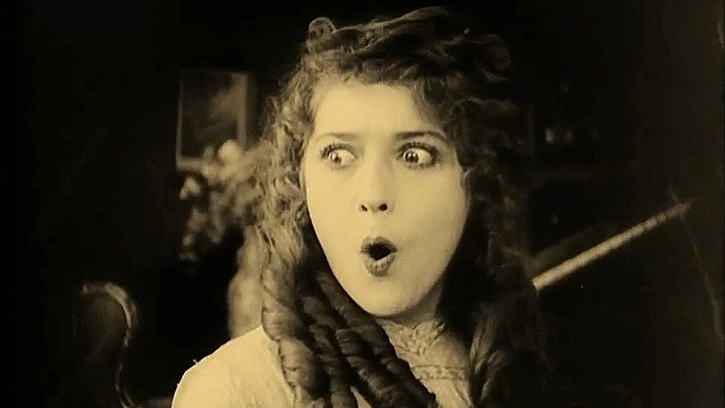 Une pauvre petite fille riche