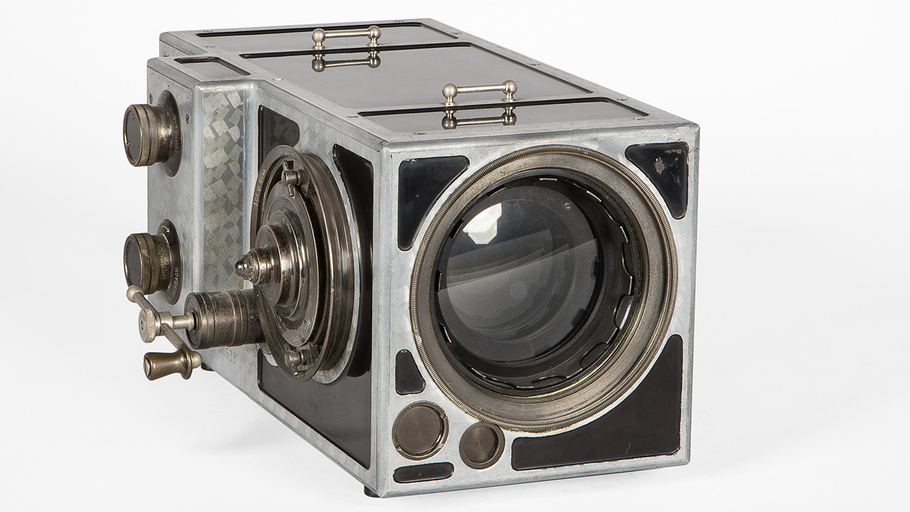 Pour une histoire esthétique et technique du zoom 