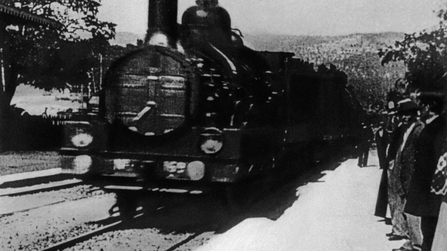 Arrivée d'un train en gare de La Ciotat