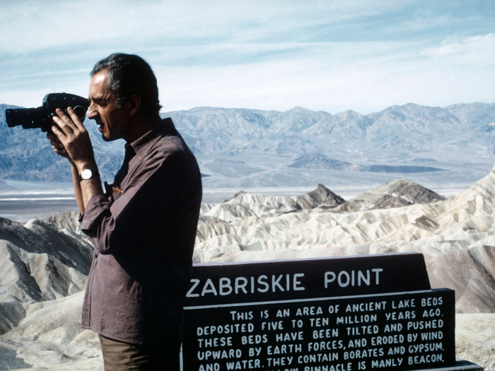 Michelangelo Antonioni tourne dans la vallée de la Mort (Zabriskie Point, 1970)