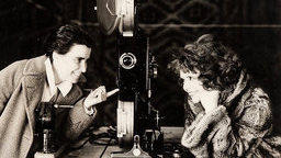 Dorothy Arzner et Clara Bow sur le tournage de The Wild Party (1929)