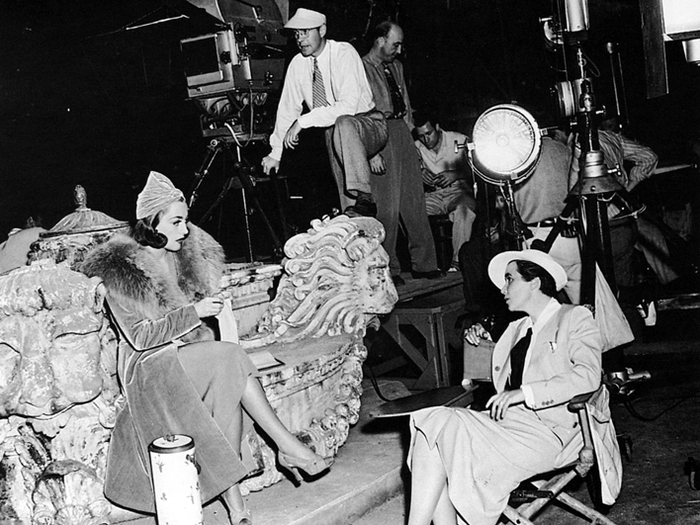 Joan Crawford et Dorothy Arzner sur le tournage de The Bride wore Red (1937)