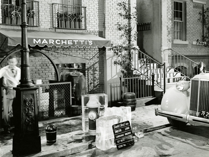 La Rue rouge (Fritz Lang) - Photo de décor extérieur