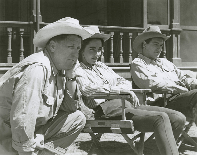 Liz Taylor, Rock Hudson et George Stevens sur le tournage de Géant (DR)