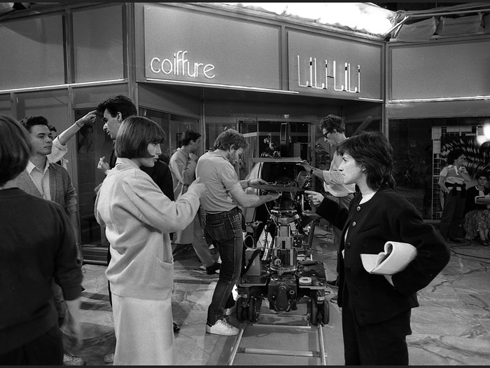 Lio et Chantal Akerman sur le tournage de Golden Eighties (photographie © Jean Ber – Fondation Chantal Akerman)