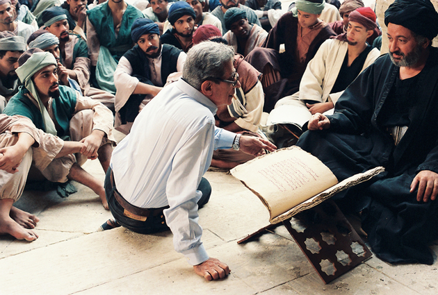 Youssef Chahine avec Nour El-Sherif (Averroès) sur le tournage du film Le Destin (1996). © Photo Michel Y. El Esta