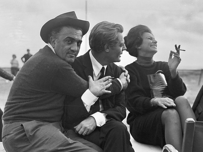 Fellini et Mastroianni avec Sophia Loren venue leur rendre visite sur le tournage de 81/2