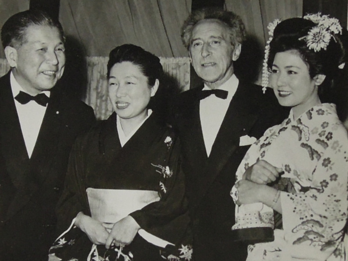 Monsieur et Madame Kawakita, Jean Cocteau et l'actrice Masako Nakamura (Festival de Cannes, 1957)