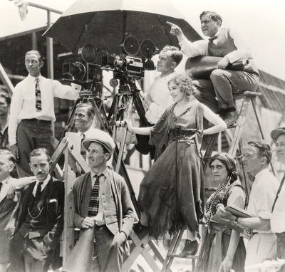 Photographie de tournage de « Rosita, chanteuse des rues » (Ernst Lubitsch, 1923)