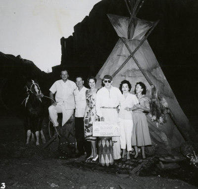 Photographie de tournage de « La Prisonnière du désert » (John Ford, 1956)