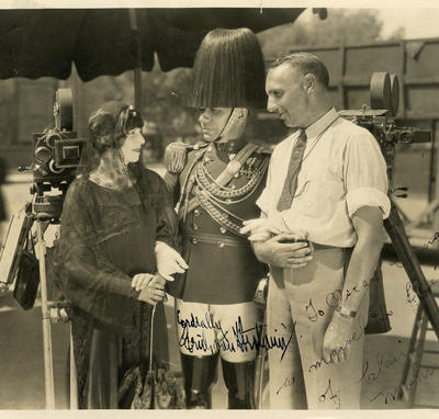 Photographie de tournage dédicacée de « La Symphonie nuptiale » (Erich von Stroheim, 1926)
