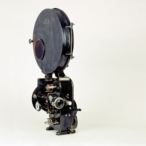 Projecteur de film 35 mm (CNC AP 96 159)   Collection   Catalogue des