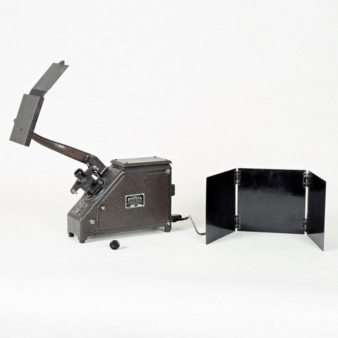 Projecteur de film 35 mm (AP-17-3123) - Collection - Catalogue des