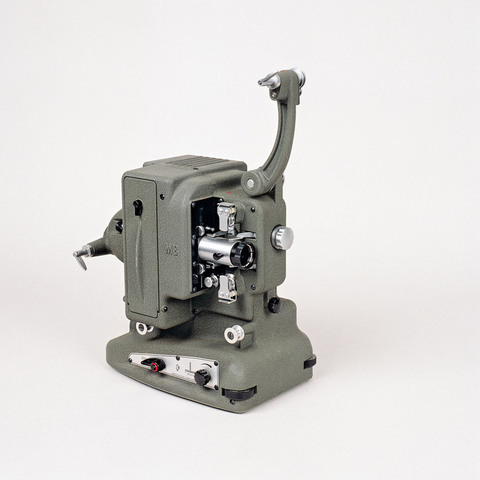 Projecteur de film 8 mm (CNC AP 97 830)   Collection   Catalogue des