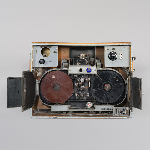 Projecteur de film 35 mm (CNC AP 96 91)   Collection   Catalogue des