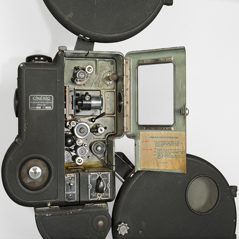 Projecteur de film super 8 mm (AP-00-2196) - Collection - Catalogue des  appareils cinématographiques - La Cinémathèque française