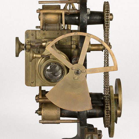 Projecteur de film super 8 mm (CNC-AP-96-575) - Collection - Catalogue des  appareils cinématographiques - La Cinémathèque française