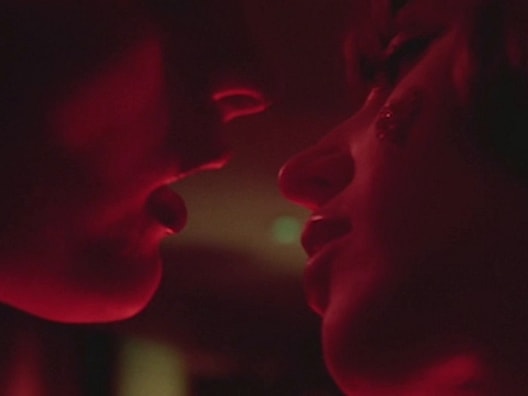 Nos lèvres sont les miennes