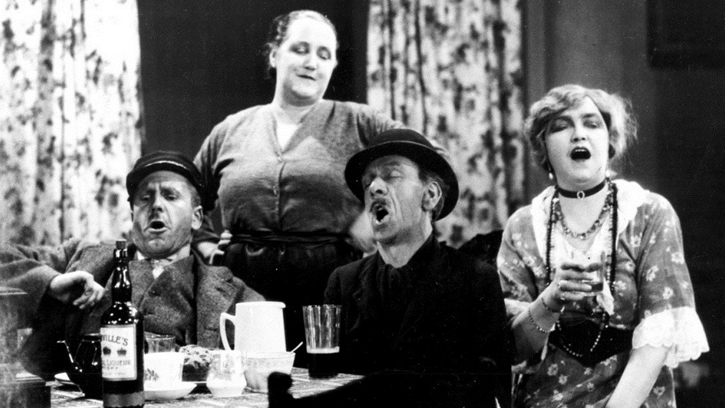 Junon et le paon (Alfred Hitchcock, 1930) - La Cinémathèque française