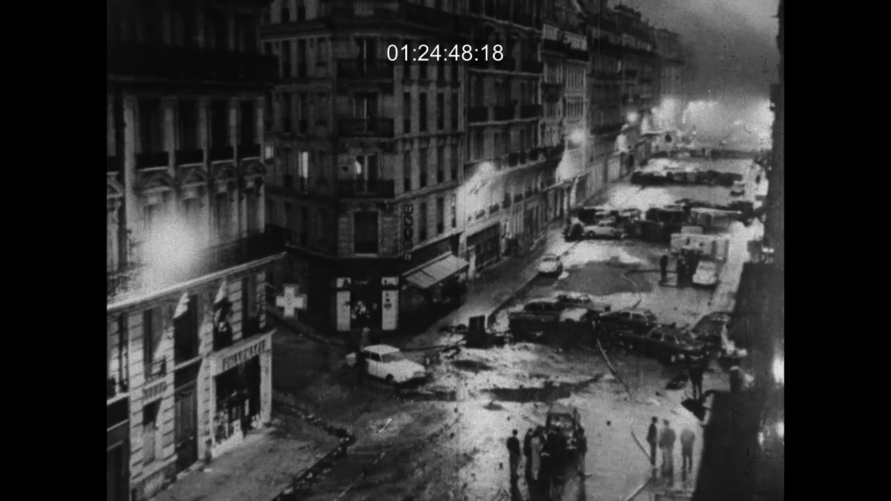 Barricades de voitures la nuit