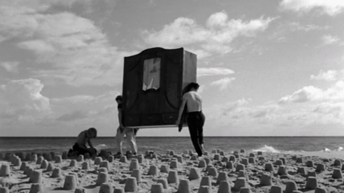 Deux Hommes Et Une Armoire Roman Polanski 1958 La Cinematheque Francaise